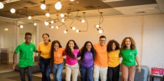 Coletivo Online abre 10 mil vagas para jovens em busca de emprego Coletivo Online abre 10 mil vagas para jovens em busca de emprego