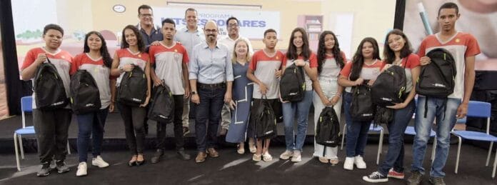 Governo de Minas anuncia distribuição de kits escolares para estudantes da rede estadual de ensino