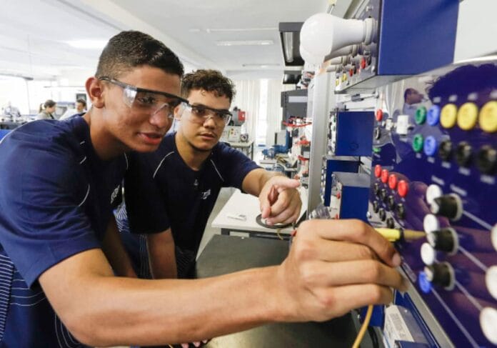 Nova edição do Trilhas de Futuro é anunciada, veja a lista de cursos profissionalizantes