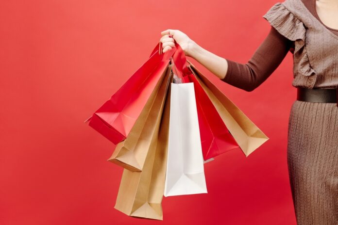 Redes sociais impulsionam compras na Black Friday 2025