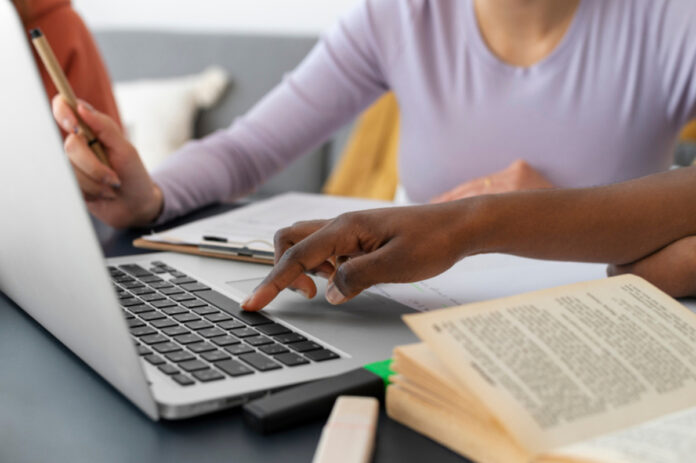 Pesquisa da Pearson liga aprendizado à produtividade da IA