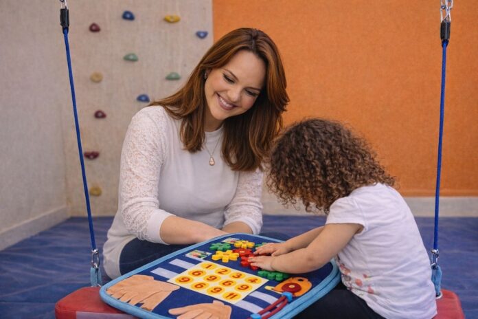 621d65b6-6a44-4f41-8050-3631caf8d1a2 Psicóloga cria kits terapêuticos para suporte ao autismo